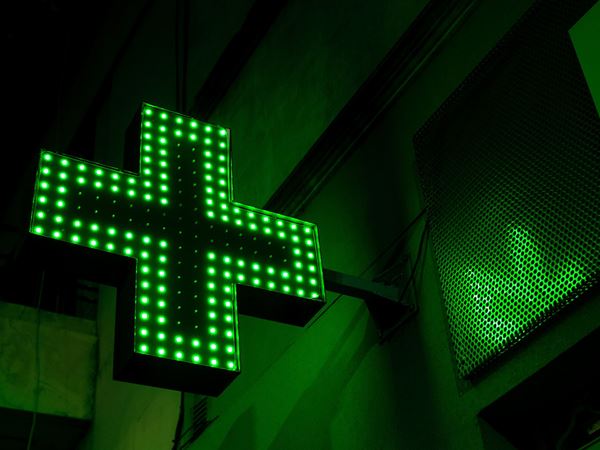 a neon pharmacy sign